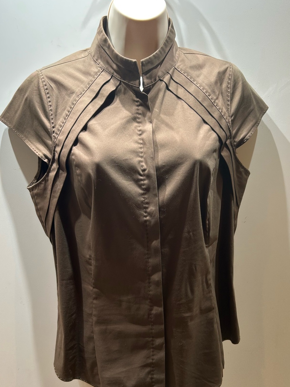Per Se Carlisle Chocolate Brown Pleated Cap Sleeve Blouse Stretch Size 10. NWT - Picture 3 of 12